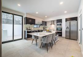 MODERN 3+2 BEDROOM VILLA IN FUNCHAL