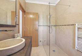 Carvoeiro – 3-bedroom villa with heated pool