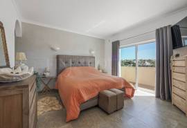 Carvoeiro – 3-bedroom villa with heated pool