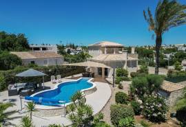 Carvoeiro – 3-bedroom villa with heated pool