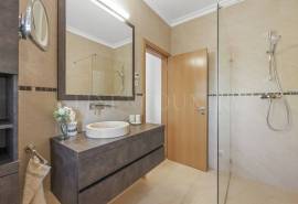 Carvoeiro – 3-bedroom villa with heated pool