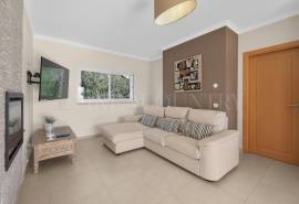 Carvoeiro – 4-bedroom villa with heated pool, large garage and sea views