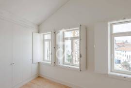 Triplex apartment fully refurbished and equipped in the center of Coimbra.