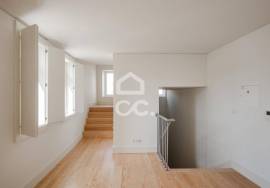 Triplex apartment fully refurbished and equipped in the center of Coimbra.