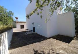 Sale of Assets  that includes Villa to Remodel - Sea View - Pool- Good access- Loulé