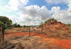 Rustic land with 13,980 m2 situated a few minutes from the center of The Village of Algoz