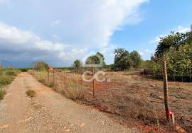 Rustic land with 13,980 m2 situated a few minutes from the center of The Village of Algoz