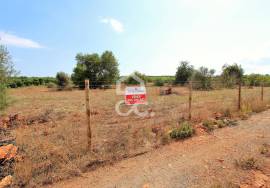 Rustic land with 13,980 m2 situated a few minutes from the center of The Village of Algoz