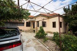 One-bedroom renovated house with big garden close to Dobrich