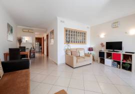 Fabulous 1 bedroom apartment located in the Vila da Praia complex in Alvor