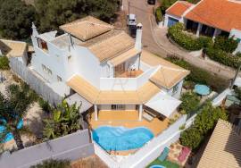 3 bedroom villa with pool in a quiet and sought after area - Monte Canelas / Portimão