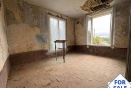 Country House with Outbuilding to Renovate