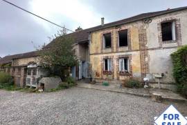 Country House with Outbuilding to Renovate