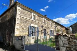 €191480 - Spacious Stone Property With Attached Barn In A Quiet Hamlet