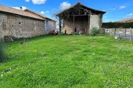 €191480 - Spacious Stone Property With Attached Barn In A Quiet Hamlet