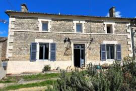 €191480 - Spacious Stone Property With Attached Barn In A Quiet Hamlet