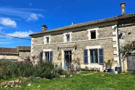 €191480 - Spacious Stone Property With Attached Barn In A Quiet Hamlet