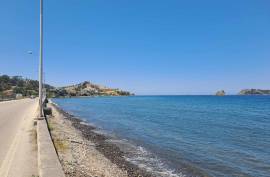 Excellent House With Land For Renovation in Petra Lesvos