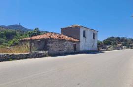 Excellent House With Land For Renovation in Petra Lesvos