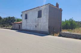 Excellent House With Land For Renovation in Petra Lesvos