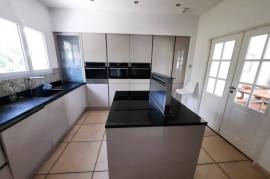 Superb And Elegant Villa With 180 M2 Of Living Space On 964 M2 Of Land And Breathtaking Views