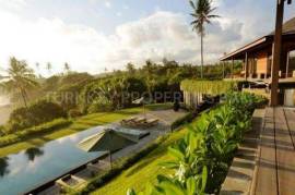 Stunning Beachfront Villa in Tabanan Area