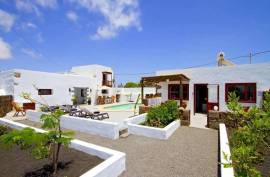 Gorgeous Villa + Cottage + Apartments Gorgeous Villa + Cottage + Apartments