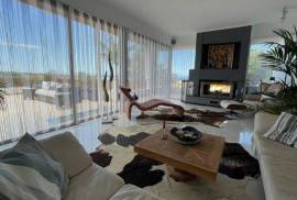Outstanding Luxury Villa + 3 Apartments