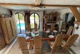 Outstanding Luxury Villa + 3 Apartments