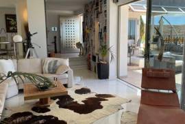 Outstanding Luxury Villa + 3 Apartments