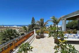 Outstanding Luxury Villa + 3 Apartments