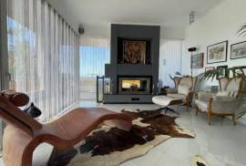 Outstanding Luxury Villa + 3 Apartments