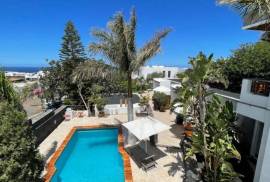 Outstanding Luxury Villa + 3 Apartments