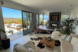 Outstanding Luxury Villa + 3 Apartments