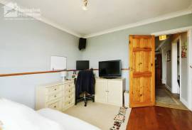 4 bedroom, Semi-detached bungalow for sale