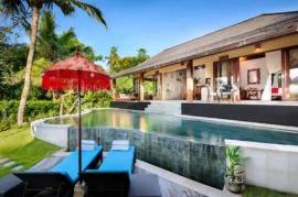 Beautiful and Luxury Rice Field View Villa in Pererenan