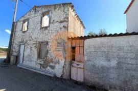 Old house to restore in Galvana.
