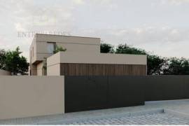 Semi-detached house to buy in Santa Maria da Feira - Aveiro, with garden- 4 bedrooms