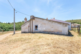Estate in Sabóia with 90ha of land located in Odemira, near the village of Sabóia, 30 minutes from the beaches of Costa Vicentina (Zambujeira do Mar) and 10 minutes from the Sta Clara Dam.