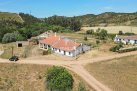 Estate in Sabóia with 90ha of land located in Odemira, near the village of Sabóia, 30 minutes from the beaches of Costa Vicentina (Zambujeira do Mar) and 10 minutes from the Sta Clara Dam.