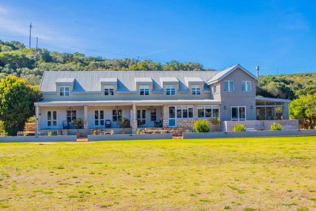 Luxury 10 Bed House For Sale in Still Bay South