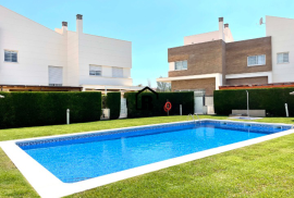 Corner house with pool in the center of Cambrils (Costa Daurada)