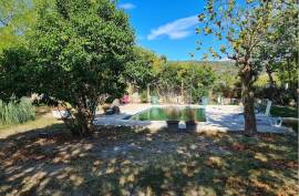 Detached Country House with Swimming Pool