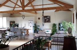 Detached Country House with Swimming Pool