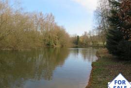 Detached Chalet with Woodland and Lakes