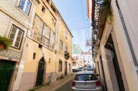 Building with 1141 m2, in the middle of Bairro Alto, Lisbon