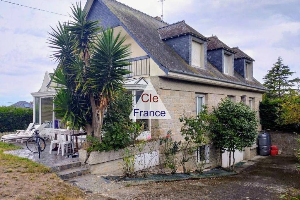 Detached Coastal Villa with Landscaped Garden