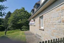 Detached Coastal Villa with Landscaped Garden