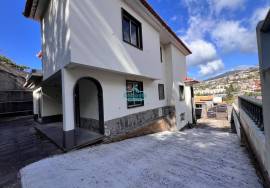 5 bedroom villa located in São Roque - Funchal