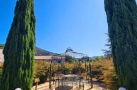 Beautiful Villa With 248 M2 Of Living Space Offering 7 Bedrooms On A 2160 M2 Plot With Pool And Views And Partly Constructible.